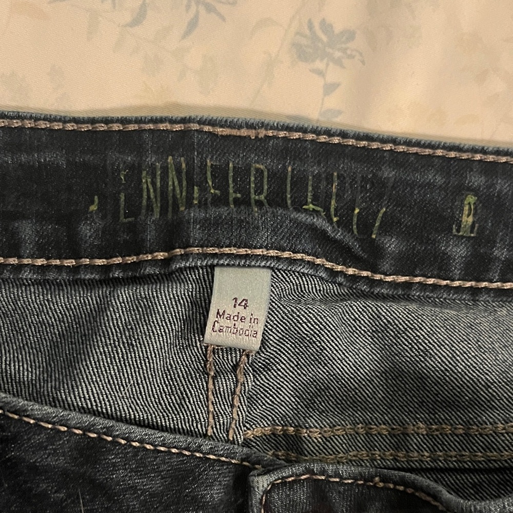 Jennifer Lopez Dark Blue Cropped Jeans - Picture 5 of 5